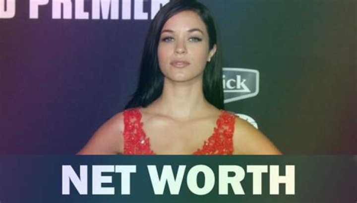Alexis Knapp Net Worth