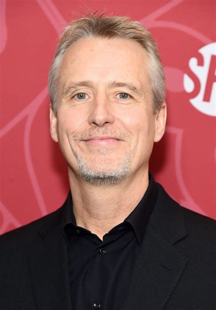 Linus Roache Net Worth