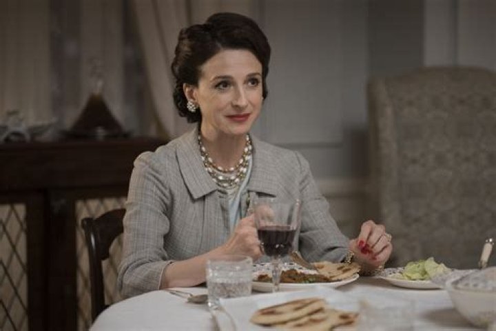 Marin Hinkle Net Worth