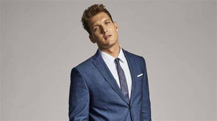 Scott Michael Foster Net Worth