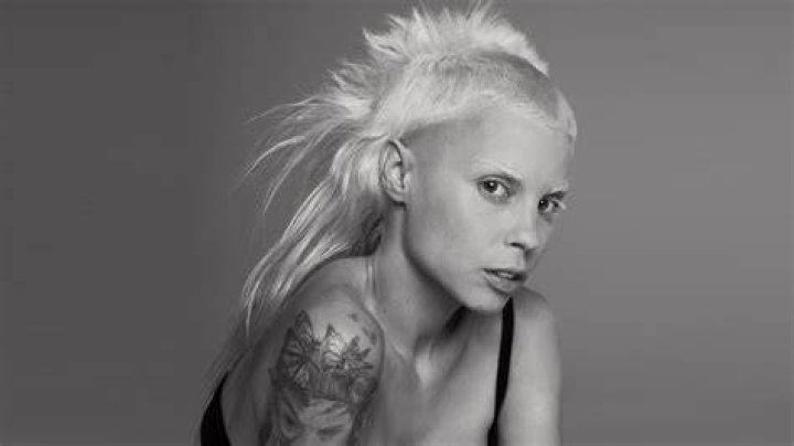 Yolandi